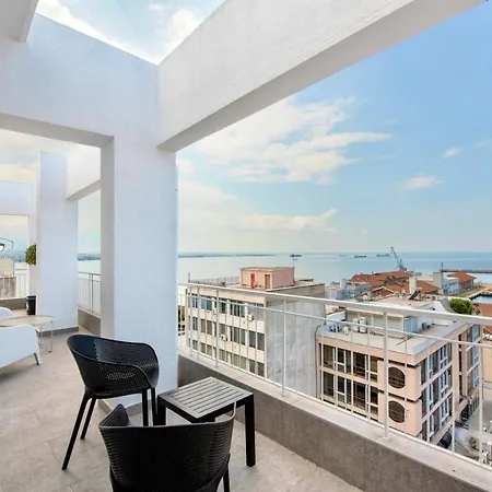 Daire Oddity Seafront Penthouse *