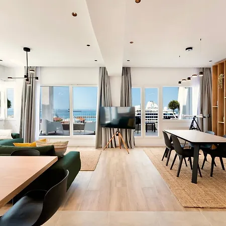 Oddity Seafront Penthouse Daire