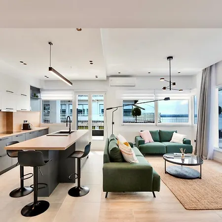 شقة Oddity Seafront Penthouse *