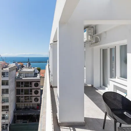 Oddity Seafront Penthouse شقة