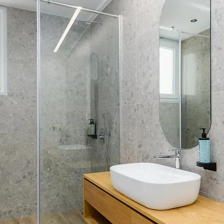 شقة Oddity Seafront Penthouse *