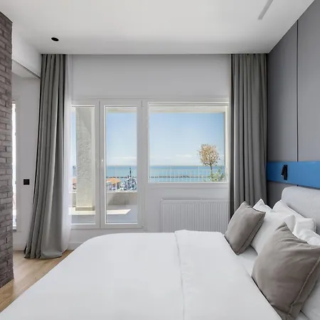 Oddity Seafront Penthouse *