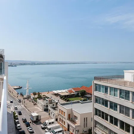 Apartman Oddity Seafront - Lively Area, Steps From The Sea *