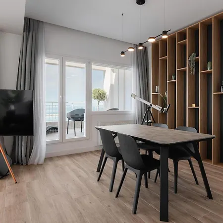 Apartman Oddity Seafront - Lively Area, Steps From The Sea
