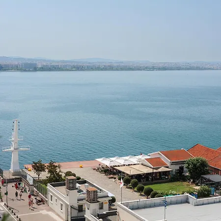 Oddity Seafront - Lively Area, Steps From The Sea Apartman *