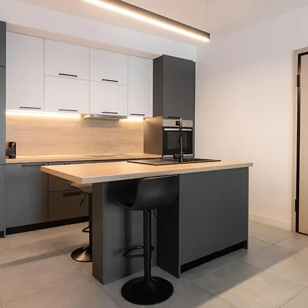 Apartman Oddity Seafront - Lively Area, Steps From The Sea *