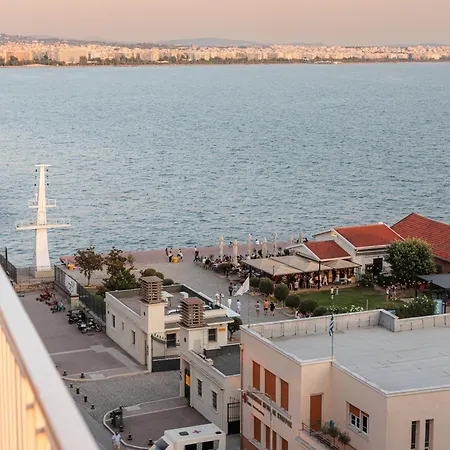 Oddity Seafront - Lively Area, Steps From The Sea סלוניקי