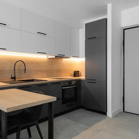 Apartman Oddity Seafront - Lively Area, Steps From The Sea