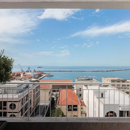 Apartman Oddity Seafront - Lively Area, Steps From The Sea