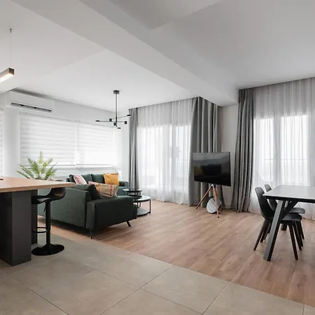 Apartman Oddity Seafront - Lively Area, Steps From The Sea