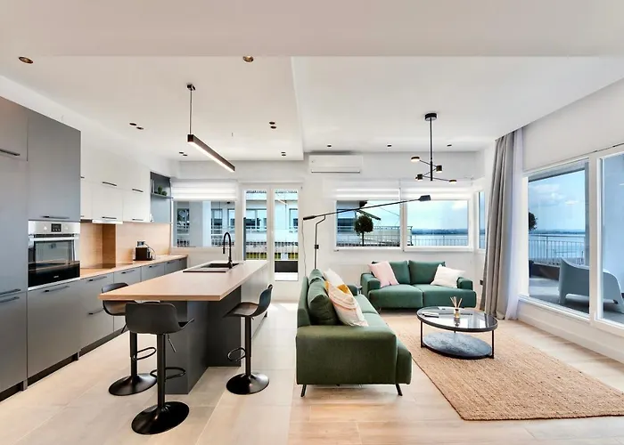 아파트 Oddity Seafront Penthouse *