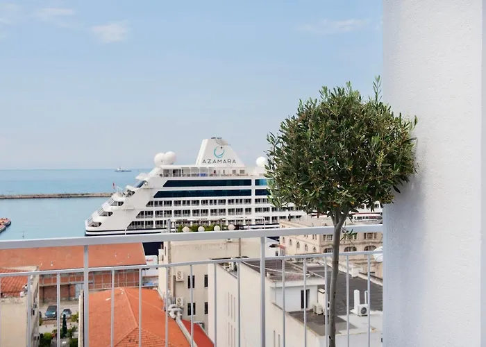 Oddity Seafront Penthouse * 테살로니키