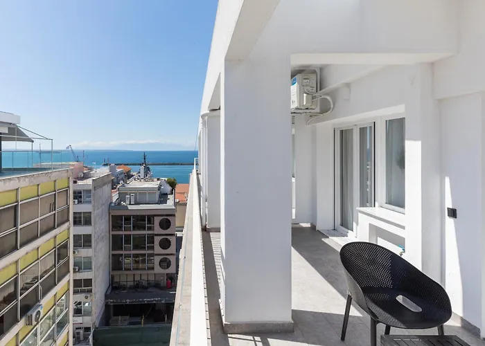 Oddity Seafront Penthouse 아파트